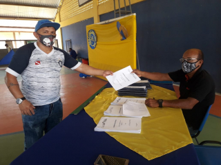 Notícia: Escola Cruzeiro do Sul, em Icoaraci, entrega cadernos de exercícios a 600 alunos